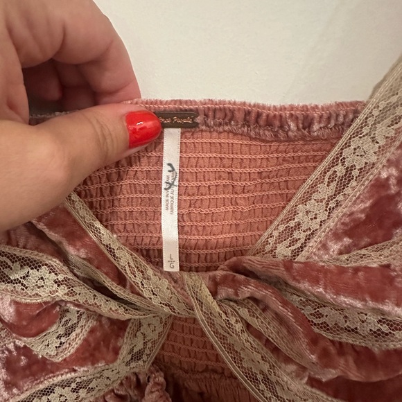 Free People Velvet Puff Sleeve Blouse in Rose‎ : boho - Picture 4 of 6